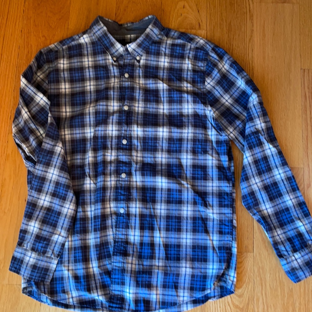 American Eagle Men’s button down Long sleeved shirt in blue/gray plaid size L.